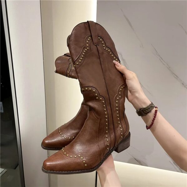 Bottes Santiag Femme Marron à Rivets – Élégance Western et Charme Intemporel – Image 4