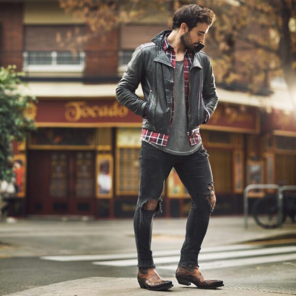 homme qui porte Santiags cowboy spirit